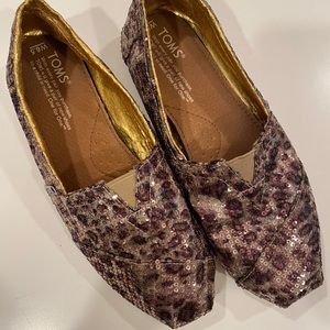 TOMS women sparkly leopard shoe size 6.5